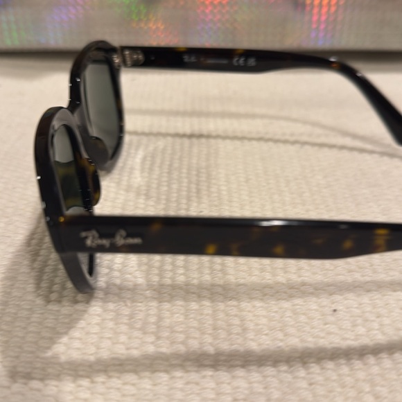 Authentic Women’s Ray Ban Sunglasses! - Picture 4 of 6
